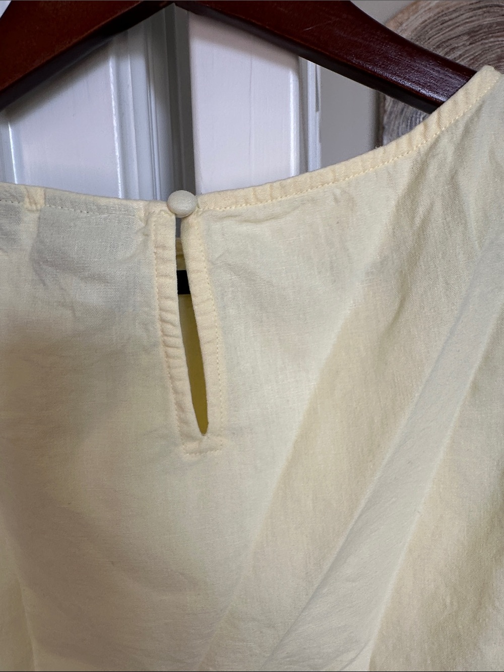 GAP Lace-Hem Sleeveless Crop Top - Pale Yellow - Picture 4 of 5
